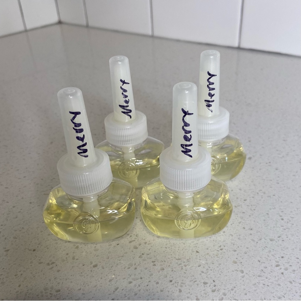 Glade | Wallflower PlugIn Refill Merry Scent Oil Air Freshener Fragrance,4 Count